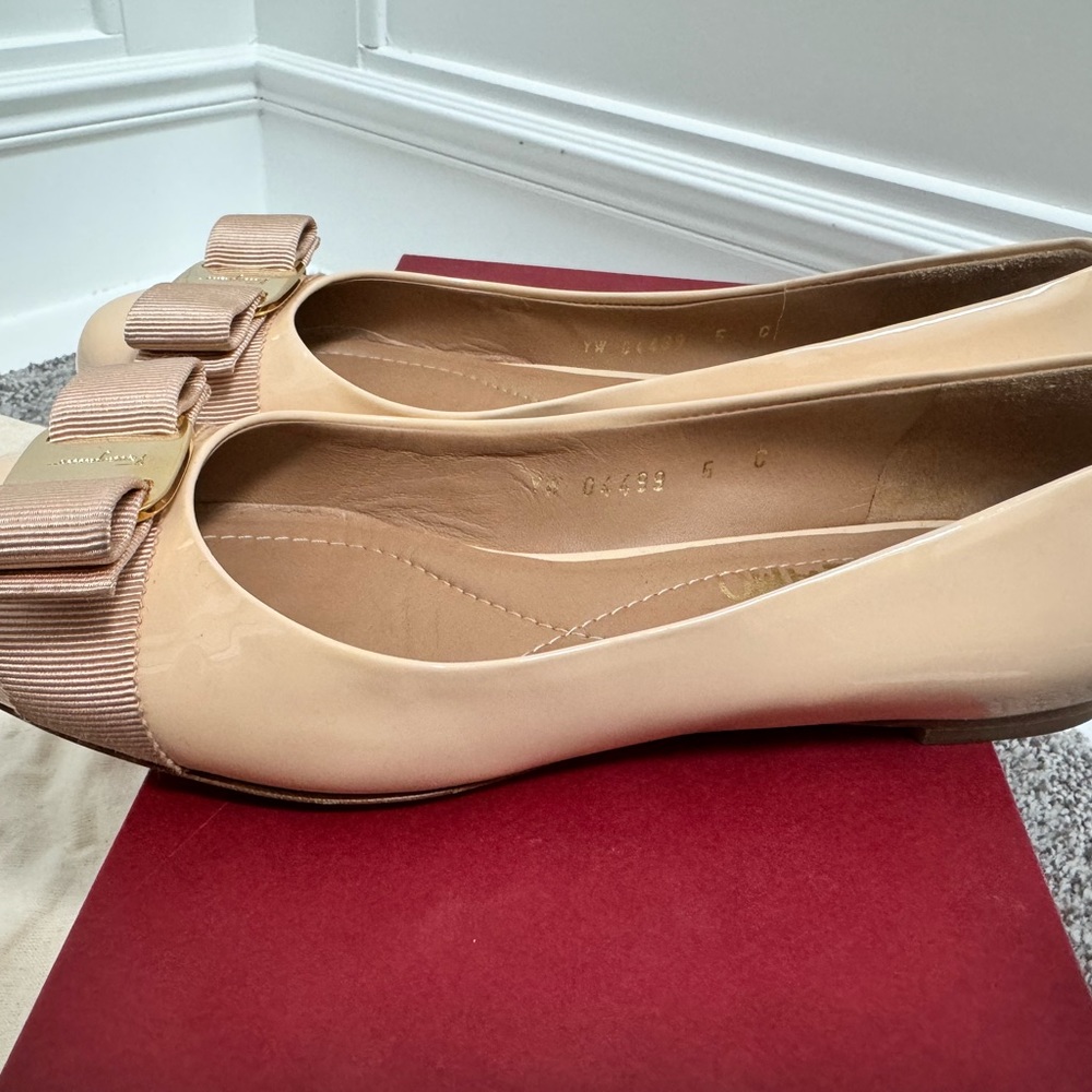 Salvatore Ferragamo Varina Ballet Flats Size 5 Nude Patent Leather - Picture 4 of 6